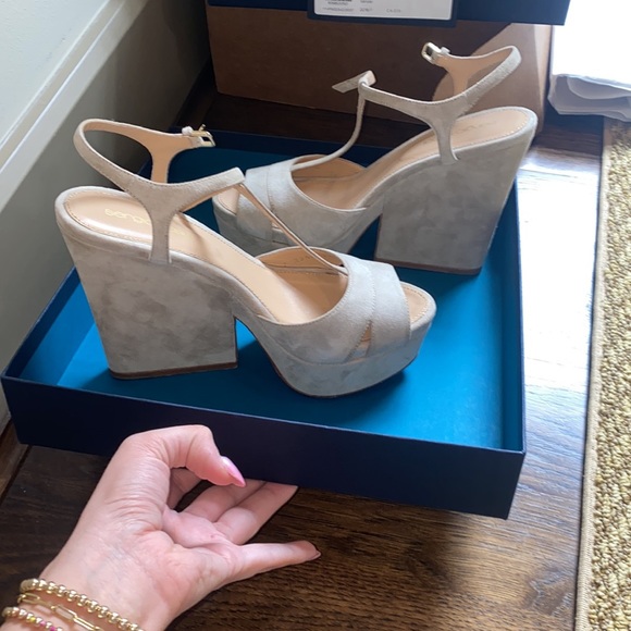 SERGIO ROSSI Suede Peep Toe T-strap Wedge Sandal In Off Grey - Picture 7 of 12